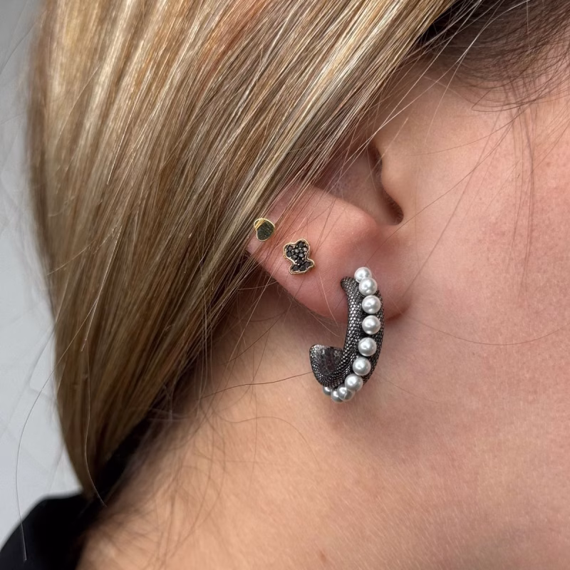 Bijuteria - Argolas Prateadas com Pérolas