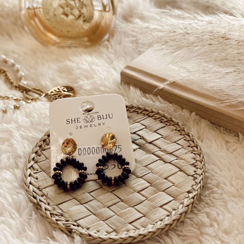 Bijuteria - Brincos Pretos e dourados