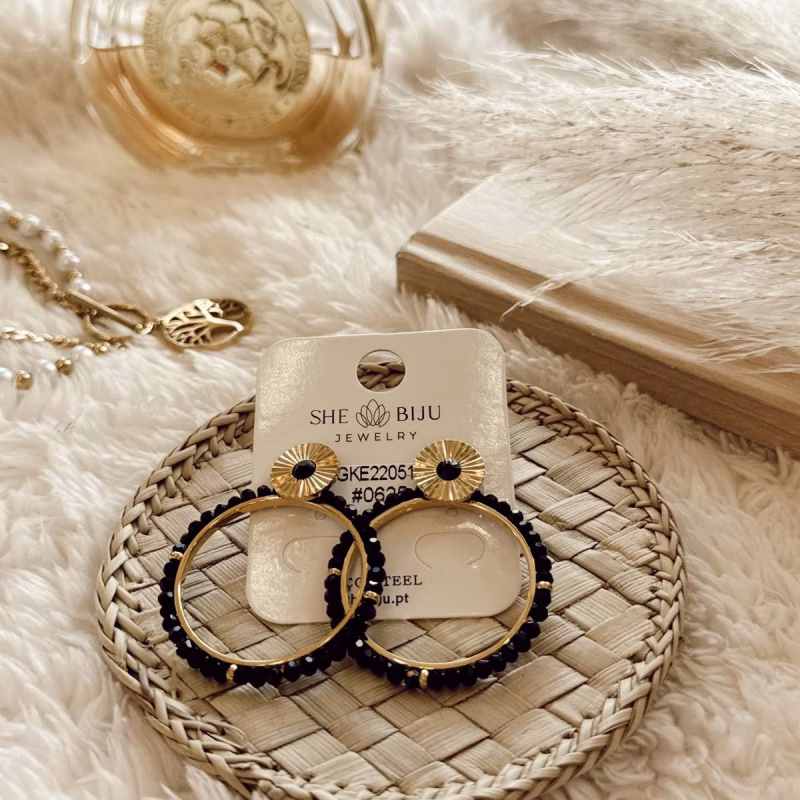 Bijuteria - Brincos Dourados e pretos