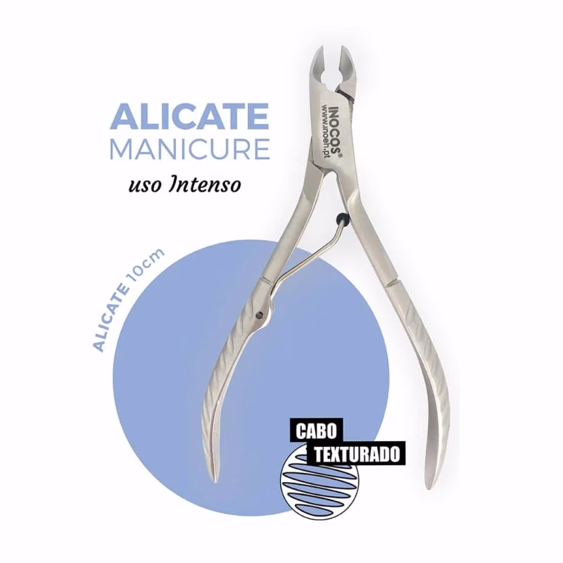 O Alicate de Manicure para uso Intenso é ideal para cortar as cutículas e o redor da unha, sem cortar ou magoar. O seu formato leve é de fácil manuseamento e a sua ponta de 7mm torna-o num acessório multifuncional. É de alta precisão e toque suave.