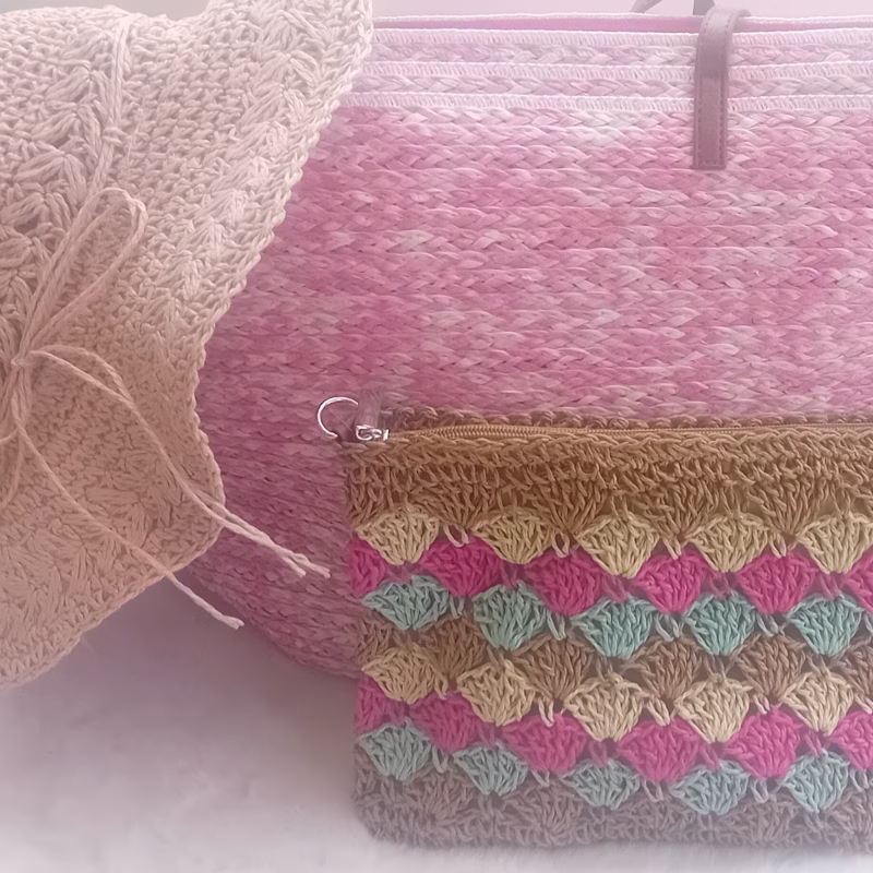 Acessórios - Bolsa de Praia Ref. FU17264-100 Fúcsia Elegante bolsa de praia com fecho de correr. Forro: Poliéster Exterior Papel Dimensões: 30*20 cm Cor: Fúcsia As bolsas de praia são acessórios indispensáveis para passar um dia agradável à beira-mar ou ar livre.  São projetados para atender a todas as suas necessidades, eles garantem que você tenha tudo à mão sem comprometer a organização.