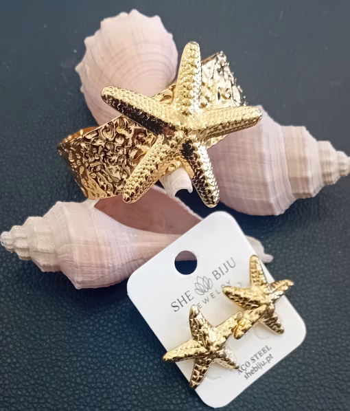 Bijuteria - Bracelete "Estrela do Mar" Dourada Ref. 2025/01 Aberta Dourada Aço Inoxidável Elegante Bracelete com uma Estrela do Mar, dourada, aberta e em aço inoxidável A beleza está nos detalhes; complete seu look  com os Brincos Estrela do Mar Dourados #013. Seja você mesma, e brilhe intensamente!