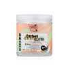 REAL NATURA - Gelatina Capilar Cachos Crush Côco & Jasmim 500ml Gelatina capilar que promove volume e definição em todos os tipos de cachos por mais tempo. Torna o brilho do cabelo mais intenso e deslumbrante. - OLÉO DE COCO: Previne pontas duplas e quebras; Devolve o brilho e elasticidade; Anti-frizz. - MACADÂMIA: Hidrata profundamente; Fortalece e estimula crescimento; Repara danos. - PRÓ-VITAMINA B5: Fortalece desde a Raiz e reduz a quebra.