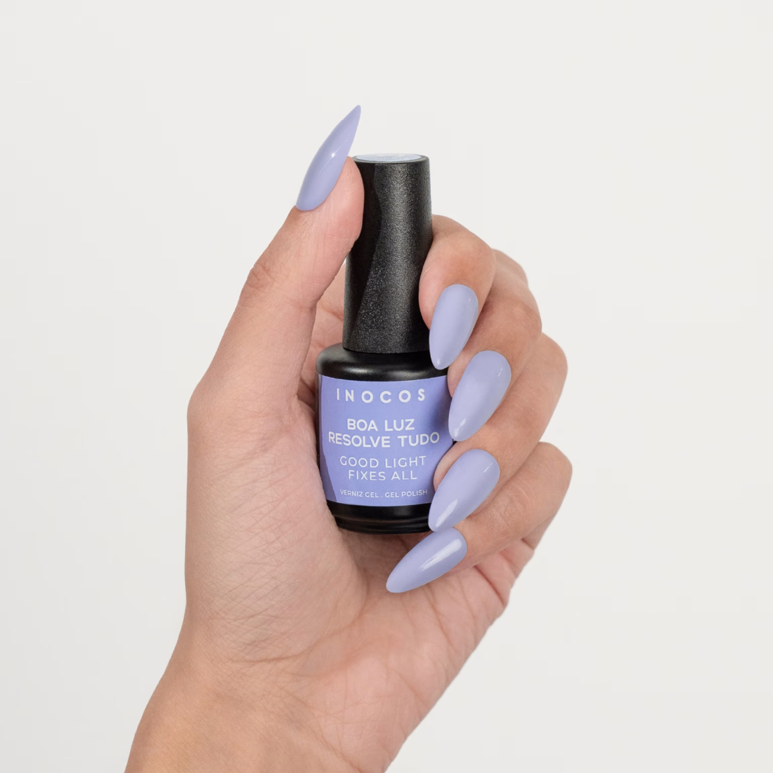 Verniz Gel com fórmula duradoura e pigmentada Apresentamos-te o Verniz Gel INOCOS Boa Luz Resolve Tudo da Coleção Sem Regras. Cor Lilás Céu. Detalhes: Verniz Gel Vegan Quantidade: 15ml Modo de uso: Após a aplicação da Base, aplica uma ou duas camadas finas de Verniz Gel. Catalisa em Lâmpada UV (120s) ou LED (60s). PRECAUÇÕES: USO PROFISSIONAL. EVITAR CONTACTO COM A PELE, PODE PROVOCAR REAÇÃO ALÉRGICA. LER AS INSTRUÇÕES DE USO. MANTER FORA DO ALCANCE DAS CRIANÇAS. ARMAZENAR FECHADO, SEM EXPOSIÇÃO À LUZ.