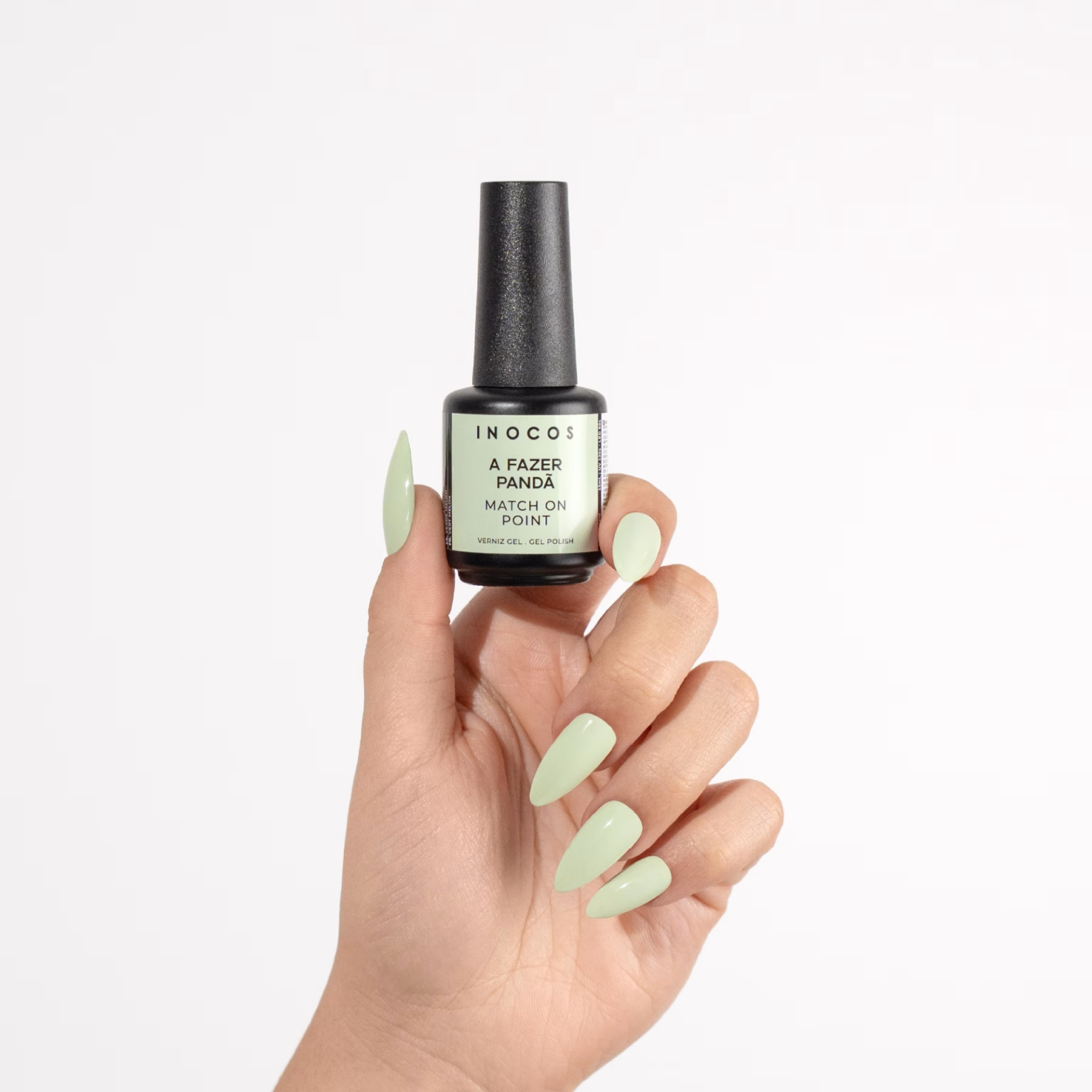 Verniz Gel com fórmula duradoura e pigmentada Apresentamos-te o Verniz Gel INOCOS A Fazer Pandã da Coleção Sem Regras. Cor Verde Melão. Detalhes: Verniz Gel Vegan Quantidade: 15ml Modo de uso: Após a aplicação da Base, aplica uma ou duas camadas finas de Verniz Gel. Catalisa em Lâmpada UV (120s) ou LED (60s). PRECAUÇÕES: USO PROFISSIONAL. EVITAR CONTACTO COM A PELE, PODE PROVOCAR REAÇÃO ALÉRGICA. LER AS INSTRUÇÕES DE USO. MANTER FORA DO ALCANCE DAS CRIANÇAS. ARMAZENAR FECHADO, SEM EXPOSIÇÃO À LUZ.