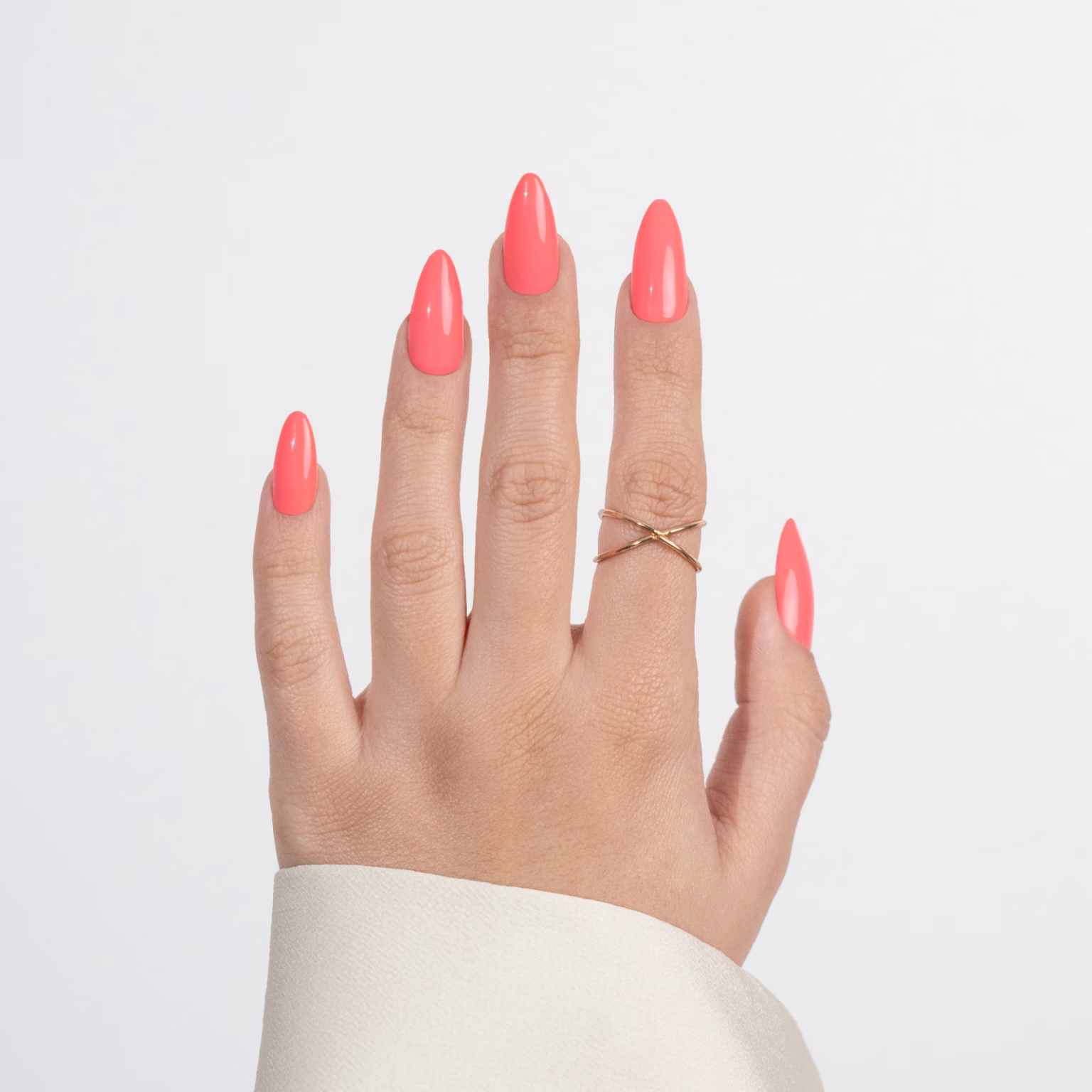 Verniz Gel com fórmula duradoura e pigmentada Apresentamos-te o Verniz Gel INOCOS Rosa de Última Hora da Coleção Sem Regras. Cor Rosa Toranja. Detalhes: Verniz Gel Vegan Quantidade: 15ml Modo de uso: Após a aplicação da Base, aplica uma ou duas camadas finas de Verniz Gel. Catalisa em Lâmpada UV (120s) ou LED (60s). PRECAUÇÕES: USO PROFISSIONAL. EVITAR CONTACTO COM A PELE, PODE PROVOCAR REAÇÃO ALÉRGICA. LER AS INSTRUÇÕES DE USO. MANTER FORA DO ALCANCE DAS CRIANÇAS. ARMAZENAR FECHADO, SEM EXPOSIÇÃO À LUZ.