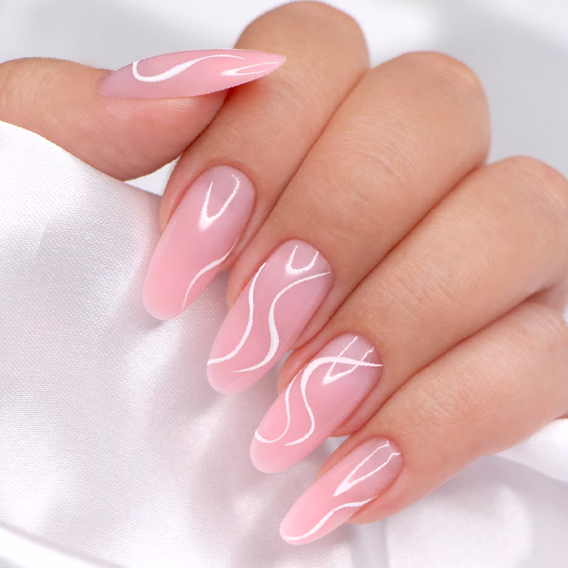 Nail Liner com pincel para traços finos REF. 88.02.001 Descobre o Nail Liner INOCOS Branco com goma. São perfeitos para nail art como traços finos com a máxima precisão e para manicure francesa. Detalhes: Verniz Gel Vegan & Cruelty Free Quantidade: 8ml Modo de uso: Criar a nail art pretendida e catalisar em Lâmpada UV (120s) ou LED (60s). Finalizar com Top Coat.