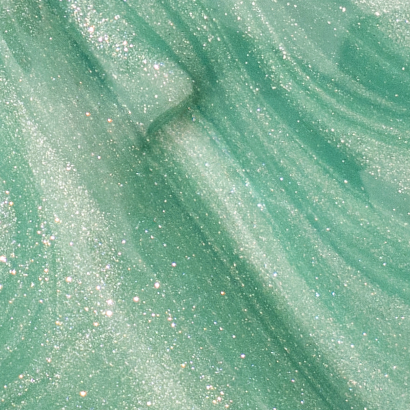 Verniz Gel com fórmula duradoura e pigmentada REF. 91.18.522 Apresentamos-te o Verniz Gel INOCOS Aurora Boreal da Coleção Cateye Celestial. Cor Verde Jase. Acabamento Brilho/Metalizado. Efeito Semi-Opaco/Leitoso. Detalhes: Verniz Gel Vegan & Cruelty Free Quantidade: 15ml Modo de uso: Após a aplicação da base, aplica uma ou duas camadas finas de verniz de gel (Cor Branco). Catalisa em Lâmpada UV (160s) ou LED (60s). Aplicar uma camada de Cateye e não catalisar. Aproximar o íman da unha para criar o efeito pretendido. Catalisa em Lâmpada UV (160s) ou LED (60s). Finalizar com uma camada de top coat. Catalisa em Lâmpada UV (160s) ou LED (60s).