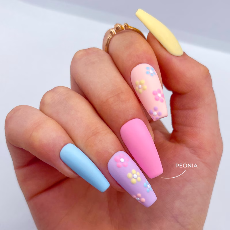 Verniz Gel Rosa com fórmula duradoura e pigmentada REF. 91.18.382 Apresentamos-te o Verniz Gel INOCOS Peónia da Coleção Flora Collection. Cor Rosa. Detalhes: Verniz Gel Vegan & Cruelty Free Quantidade: 15ml Modo de uso: Após a aplicação da Base, aplica uma ou duas camadas finas de Verniz Gel. Catalisa em Lâmpada UV (160s) ou LED (60s).