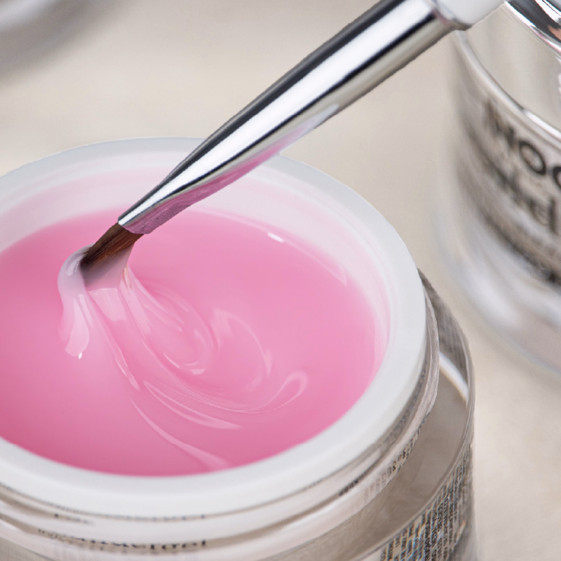 Gel de Construção Autonivelante e Bifásico de Média Viscosidade REF. 81.01.042 Cor de Builder Gel Rosa Leitoso Intenso 30g O Builder Gel Rosa Leitoso Intenso é perfeito para uma construção super resistente. Com uma espessura densa, este gel é bifásico e de média viscosidade. Detalhes: Produto Vegan Quantidade: 30g UV 120s | LED 60s