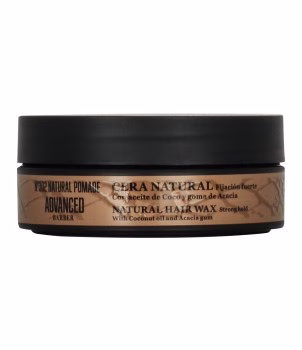TAHE - ADVANCED BARBER NATURAL POMADE Nº302 100ML Fixação forte Permite construir, modelar e definir qualquer tipo de cabelo. Cera de fixação forte, brilho médio e acabamento flexível. Para cabelos lisos, frisados e ondulados. Não deixa resíduos. Retirar uma pequena quantidade de produto, misturar entre as mãos e depois aplicar sobre o cabelo seco dando o estilo desejado. Para criar estilos naturais use um pente.