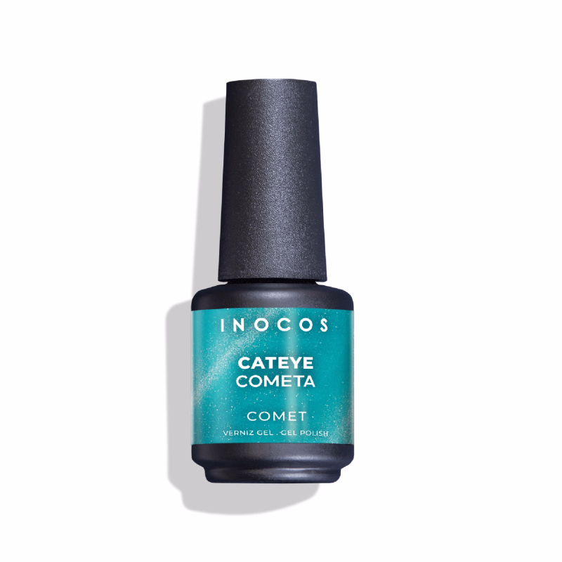 REF. 91.18.521 Apresentamos-te o Verniz Gel INOCOS Cometa da Coleção Cateye Celestial. Cor Azul Celeste. Acabamento Brilho/Metalizado. Efeito Semi-Opaco/Leitoso. Detalhes: Verniz Gel Vegan & Cruelty Free Quantidade: 15ml Modo de uso: Após a aplicação da base, aplica uma ou duas camadas finas de verniz de gel (Cor Branco). Catalisa em Lâmpada UV (160s) ou LED (60s). Aplicar uma camada de Cateye e não catalisar. Aproximar o íman da unha para criar o efeito pretendido. Catalisa em Lâmpada UV (160s) ou LED (60s). Finalizar com uma camada de top coat. Catalisa em Lâmpada UV (160s) ou LED (60s).