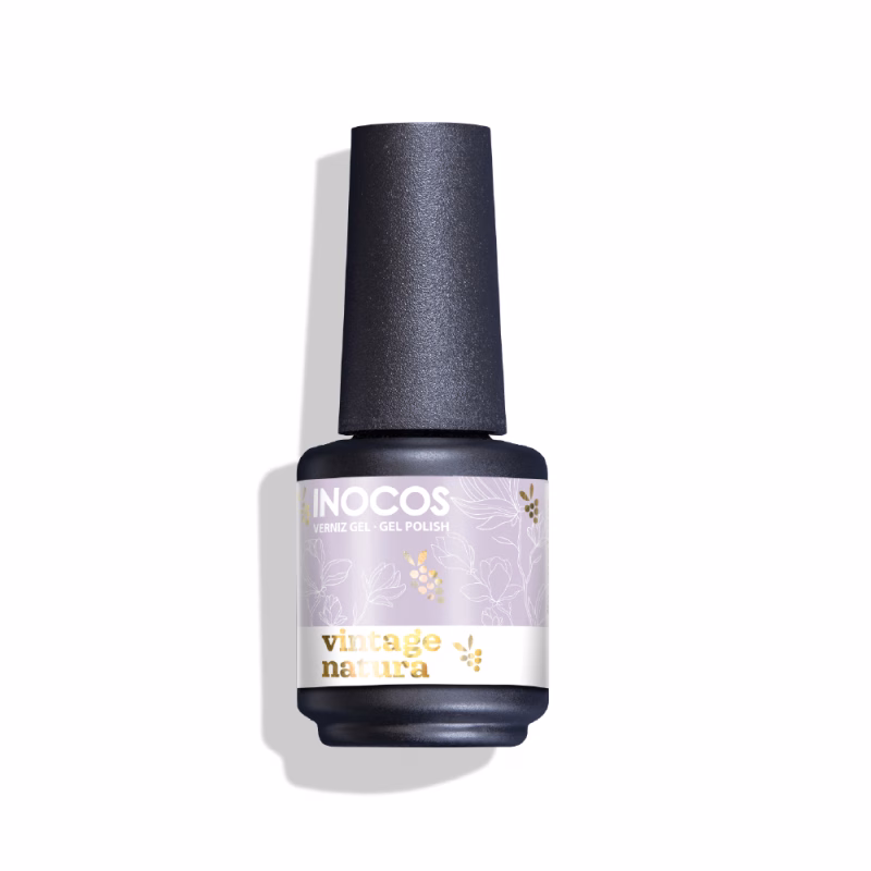 Verniz Gel Violeta com fórmula duradoura e pigmentada REF. 91.18.404 Apresentamos-te o Verniz Gel INOCOS Vintage Natura da Coleção Natura Lovers Wine Edition. Cor Violeta. Detalhes: Verniz Gel Vegan Quantidade: 15ml Modo de uso: Após a aplicação da Base, aplica uma ou duas camadas finas de Verniz Gel. Catalisa em Lâmpada UV (120s) ou LED (60s). PRECAUÇÕES: USO PROFISSIONAL. EVITAR CONTACTO COM A PELE, PODE PROVOCAR REAÇÃO ALÉRGICA. LER AS INSTRUÇÕES DE USO. MANTER FORA DO ALCANCE DAS CRIANÇAS. ARMAZENAR FECHADO, SEM EXPOSIÇÃO À LUZ.