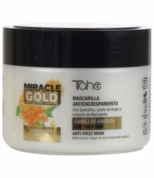 TAHE - MIRACLE GOLD ANTI FRIZZ MÁSCARA CABELOS GROSSOS 300ML Milagre anti-frizz Com Queratina, óleo de Argão e extrato de Camomila. Máscara antiencrespamento, disciplina os cabelos encrespados e grossos. Nutre profundamente, controla o encrespamento deixando o cabelo extremamente suave e com um brilho duradouro. Não deixa o cabelo pesado. Aplicar a quantidade necessária no cabelo lavado e húmido. Massajar com a ponta dos dedos e deixar atuar 2 minutos. Passar abundantemente por água. Usar 2 vezes por semana.