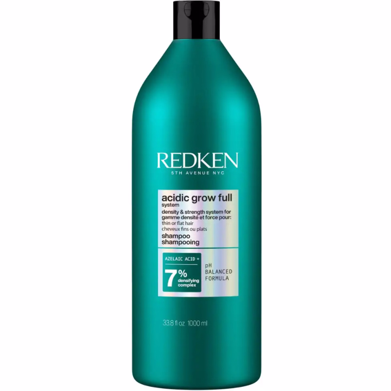Limpeza delicada para um cabelo com aspeto mais preenchido O champô Redken Acidic Grow Full System Densifying limpa suavemente o couro cabeludo sem danificar a sua barreira protetora, proporcionando um efeito reequilibrante instantâneo e uma sensação de hidratação. A sua fórmula em gel leve cria uma espuma suave e arejada que levanta as raízes, proporcionando um volume e suavidade imediatos. Com ácido azelaico e um complexo densificante a 7%, ajuda a criar um ambiente ideal para um couro cabeludo saudável, ao mesmo tempo que promove um cabelo com aparência mais espessa e volumosa. Caraterísticas: limpa suavemente sem danificar o couro cabeludo reequilibra instantaneamente o couro cabeludo com uma sensação hidratada fórmula leve que cria uma espuma suave e arejada proporciona um efeito de volume instantâneo adequado para cabelos finos, lisos, ralos e pintados