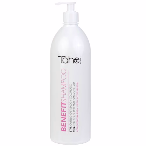 TAHE - BOTANIC BENEFIT SHAMPOO 1000ML Cabelos danificados e pintados Bálsamo de lavagem com textura cremosa que ajuda a prevenir a perda da cor. Com o uso diário, a cor permanece intensa e luminosa. Com resultado obtém-se um cabelo limpo, suave e muito brilhante.  Com Queratina activada e Células mãe vegetais activas.  Lave o cabelo massajando-o suavemente, deixe actuar alguns instantes e enxague com água tíbia. Repita a operação.