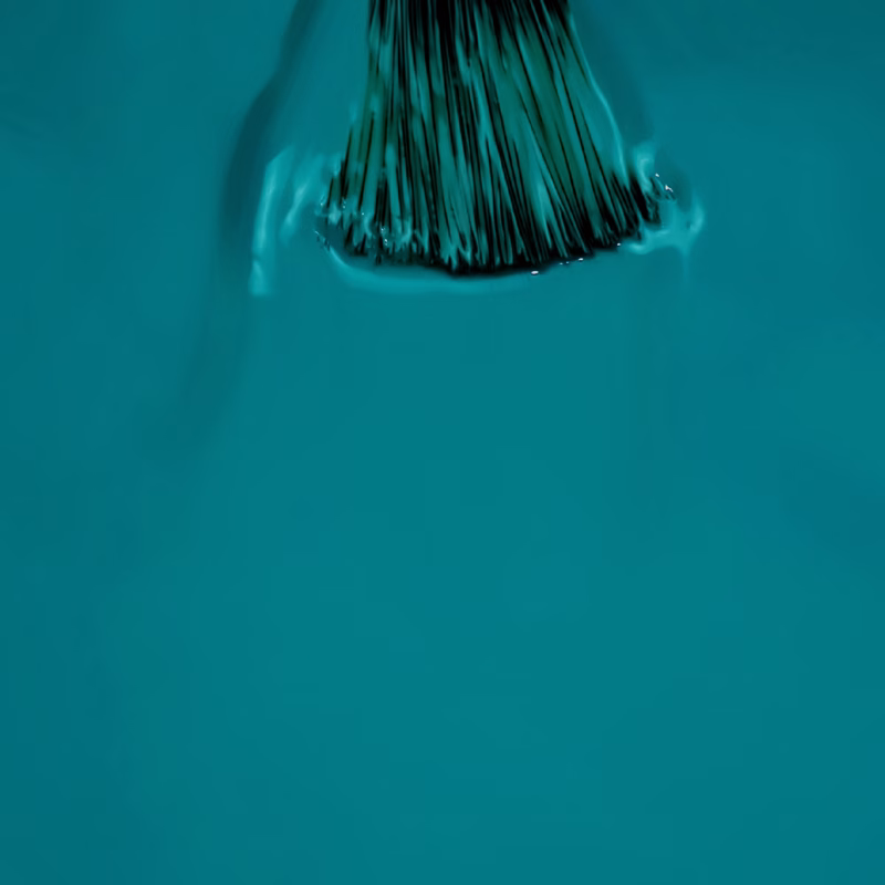 INOCOS - Verniz Gel Baía Natura Verniz Gel com fórmula duradoura e pigmentada REF. 91.18.545 Apresentamos-te o Verniz Gel INOCOS Baía Natura da Coleção Natura Lovers Aqua Edition. Cor Azul Oceano. Acabamento Brilho/Metalizado. Efeito Semi-Opaco/Leitoso. Detalhes: Verniz Gel Vegan & Cruelty Free Quantidade: 10ml Modo de uso: Após a aplicação da Base, aplica uma ou duas camadas finas de Verniz Gel. Catalisa em Lâmpada UV (120s) ou LED (60s). PRECAUÇÕES: USO PROFISSIONAL. EVITAR CONTACTO COM A PELE, PODE PROVOCAR REAÇÃO ALÉRGICA. LER AS INSTRUÇÕES DE USO. MANTER FORA DO ALCANCE DAS CRIANÇAS. ARMAZENAR FECHADO, SEM EXPOSIÇÃO À LUZ.