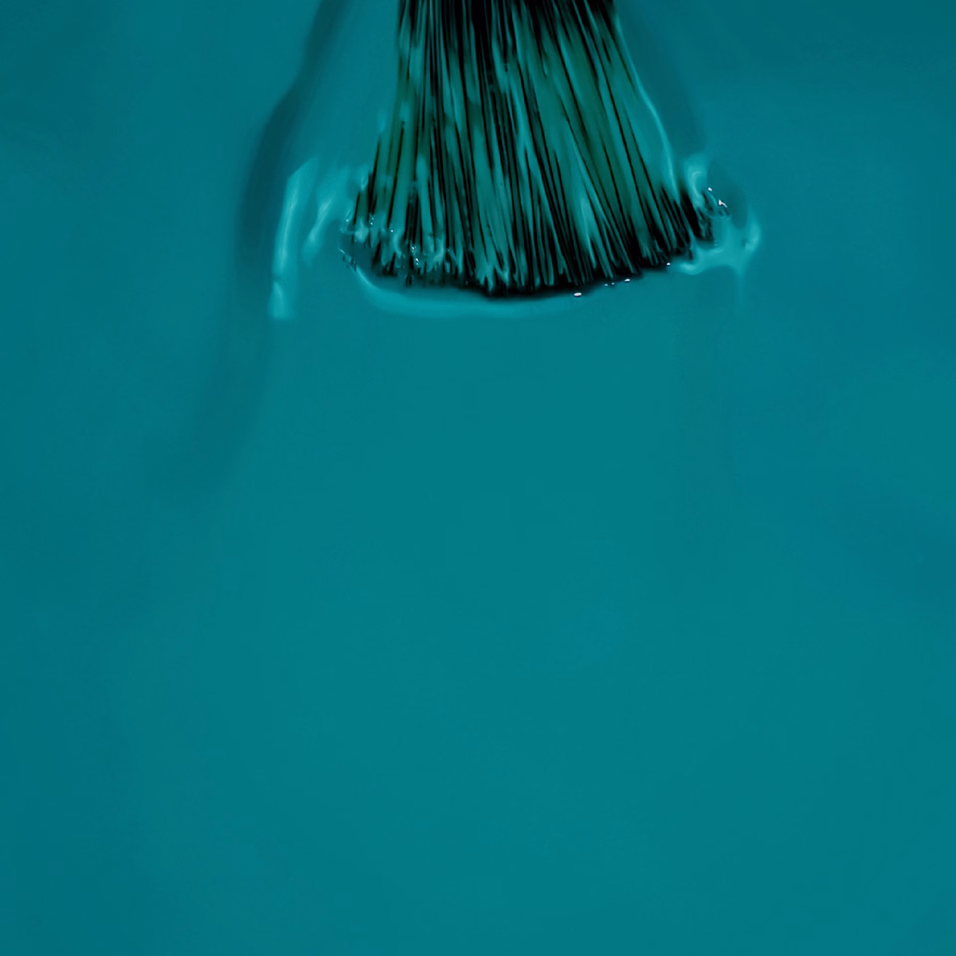 INOCOS - Verniz Gel Baía Natura Verniz Gel com fórmula duradoura e pigmentada REF. 91.18.545 Apresentamos-te o Verniz Gel INOCOS Baía Natura da Coleção Natura Lovers Aqua Edition. Cor Azul Oceano. Acabamento Brilho/Metalizado. Efeito Semi-Opaco/Leitoso. Detalhes: Verniz Gel Vegan & Cruelty Free Quantidade: 10ml Modo de uso: Após a aplicação da Base, aplica uma ou duas camadas finas de Verniz Gel. Catalisa em Lâmpada UV (120s) ou LED (60s). PRECAUÇÕES: USO PROFISSIONAL. EVITAR CONTACTO COM A PELE, PODE PROVOCAR REAÇÃO ALÉRGICA. LER AS INSTRUÇÕES DE USO. MANTER FORA DO ALCANCE DAS CRIANÇAS. ARMAZENAR FECHADO, SEM EXPOSIÇÃO À LUZ.